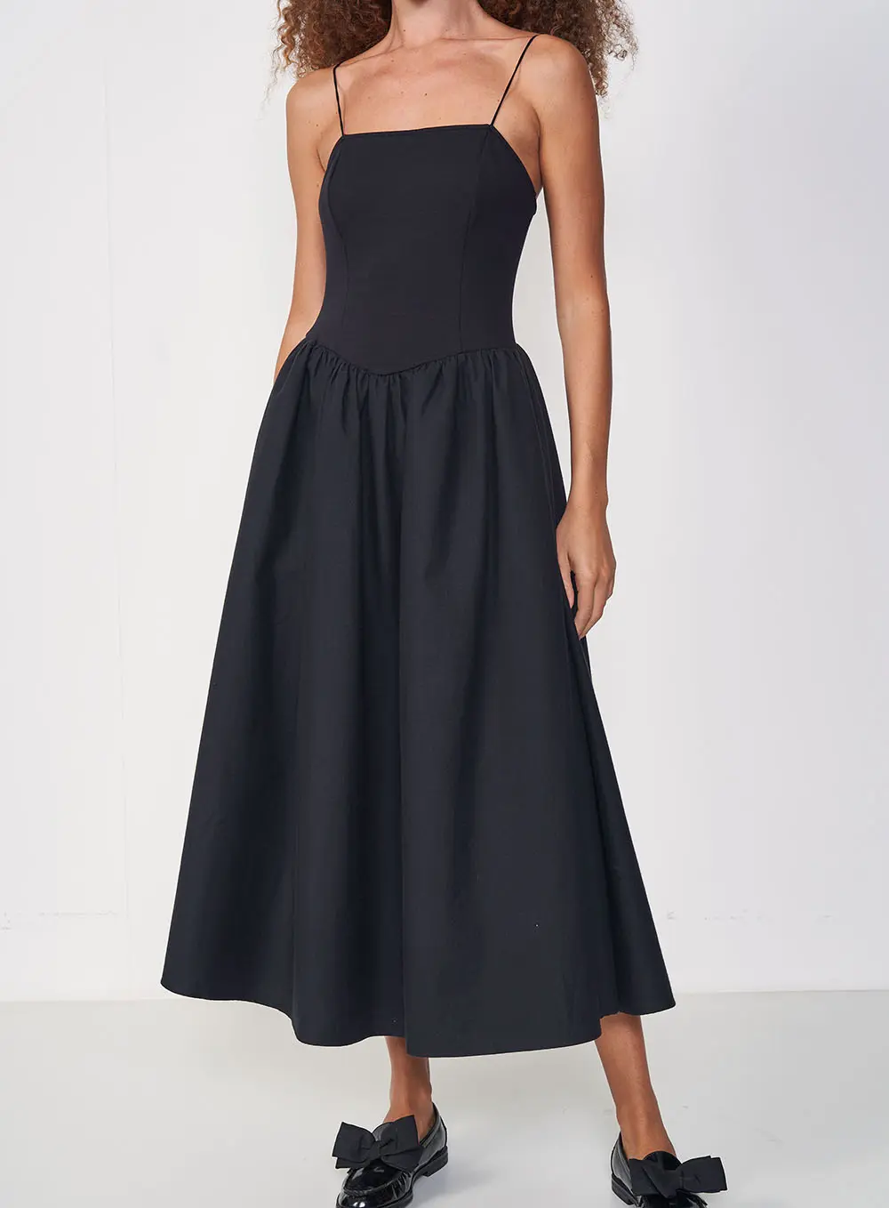 Vestido Acinturado Com Volume Preto 2