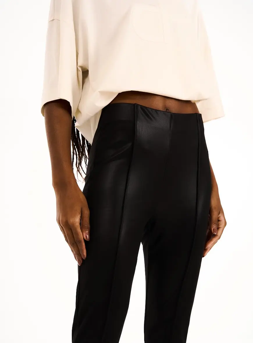 Calça Legging Em Pu Com Costura Frontal Preto 2