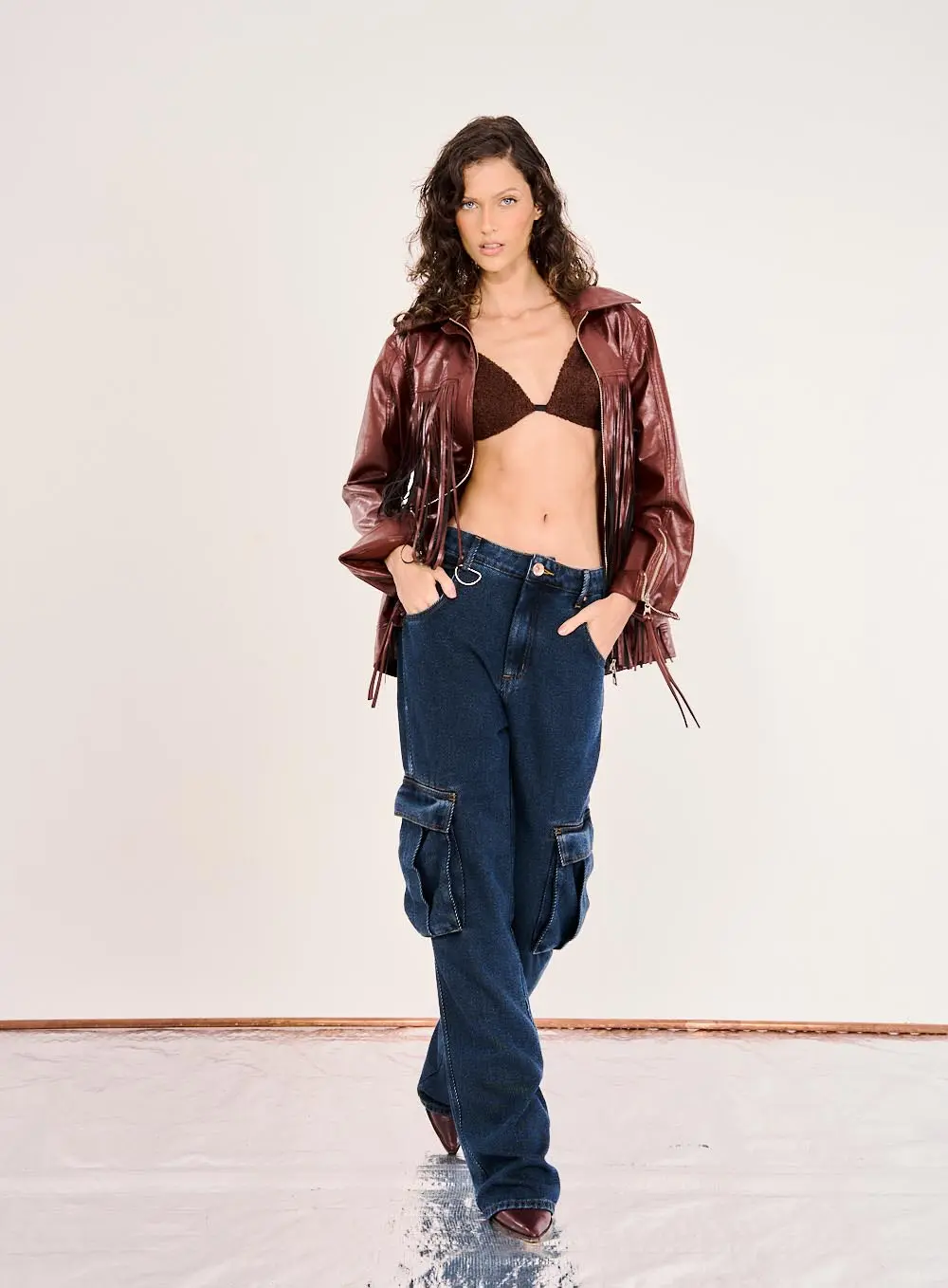 Calça Jeans Feminina Baggy Com Bolsos Cargo Índigo 1