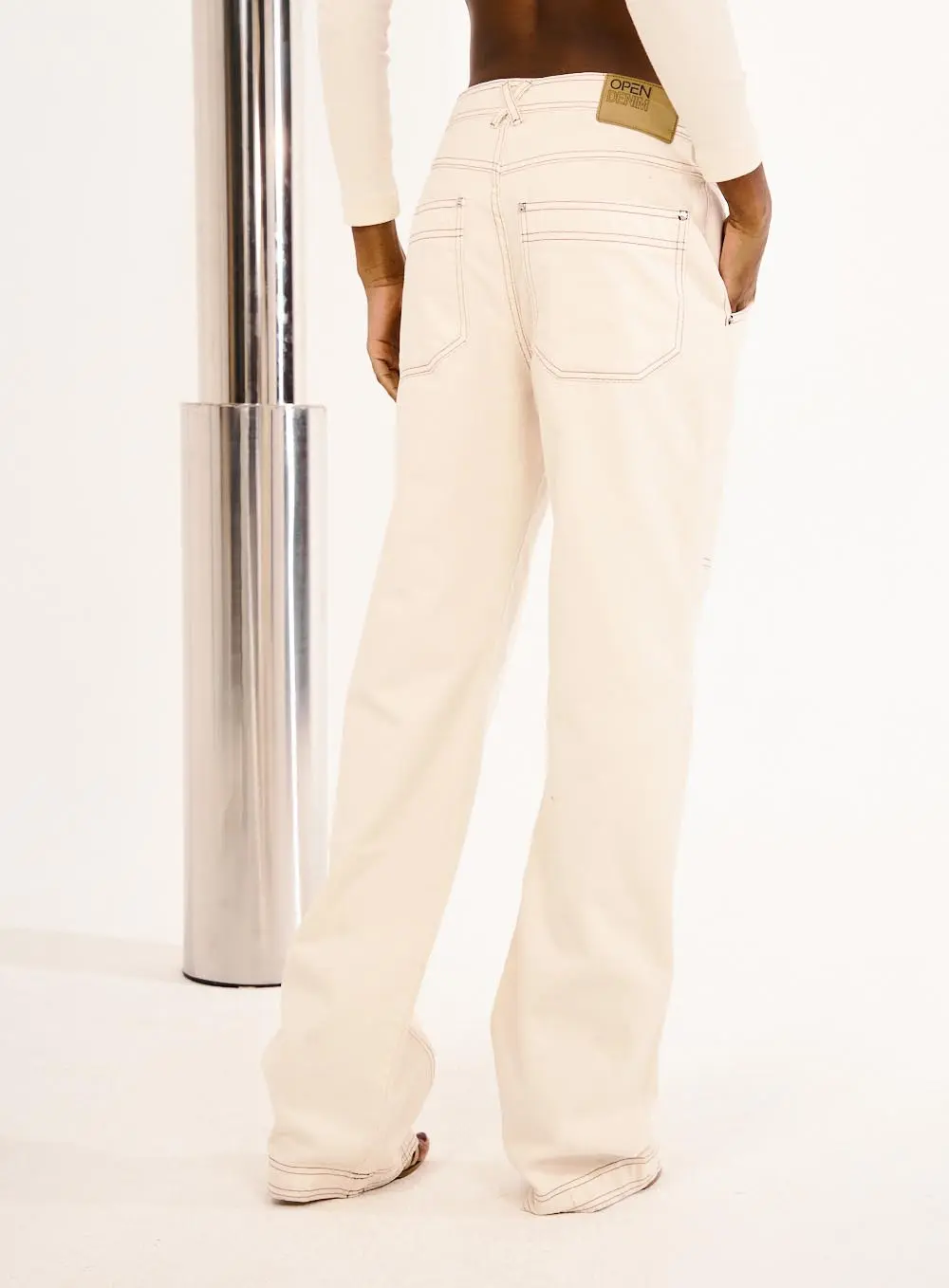 Calça Feminina Em Sarja Wide Leg Bege 4