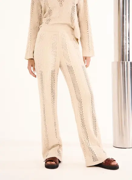 Calça Feminina Em Tricô