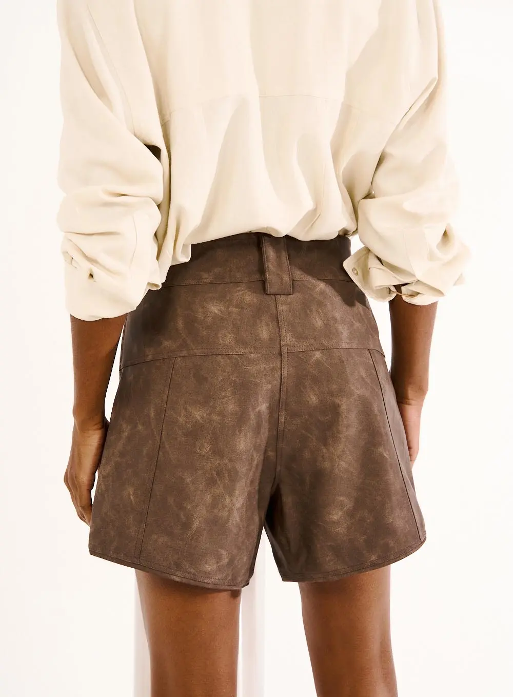 Short Estampa Estonada Marrom Terracota 3