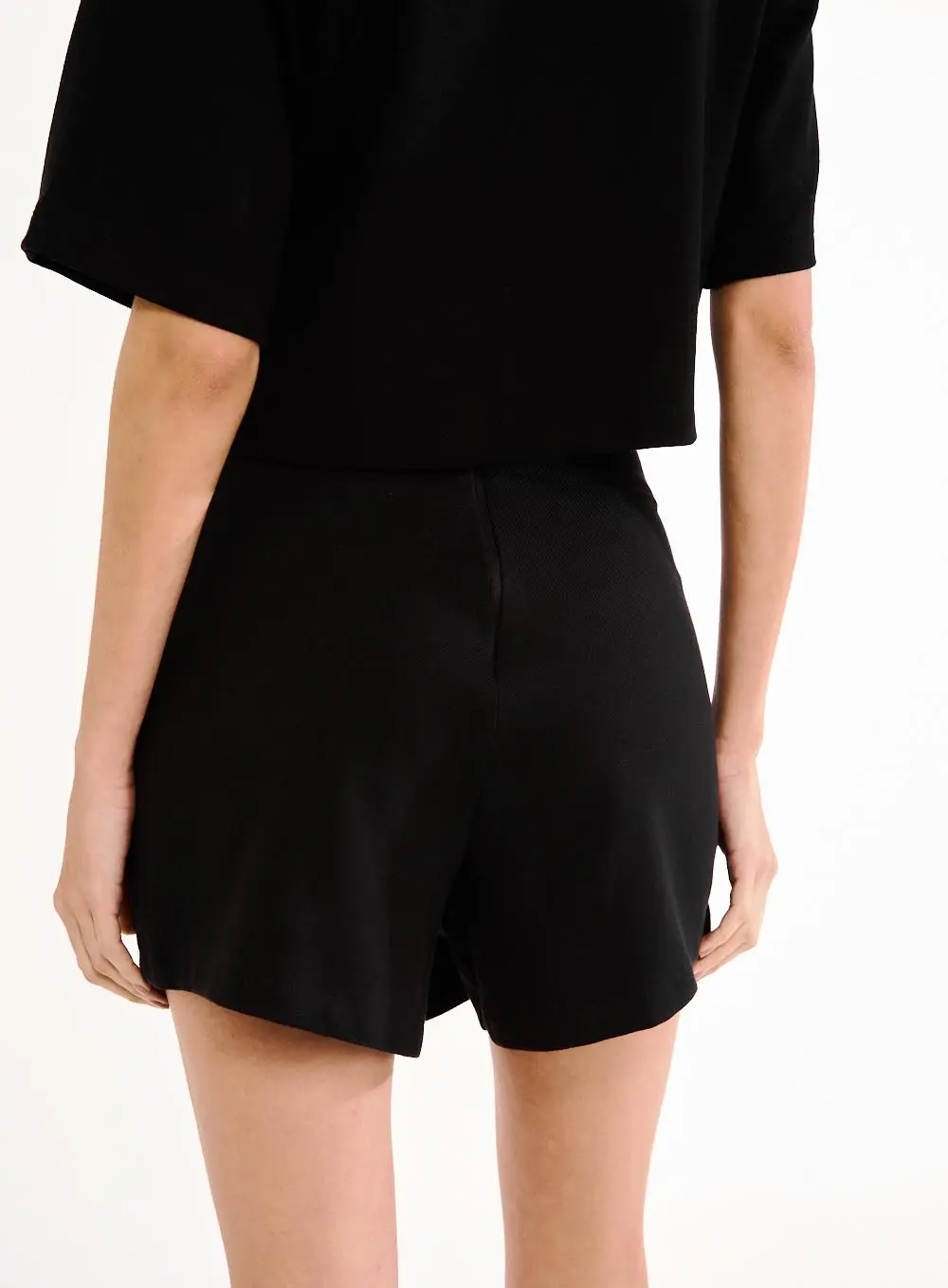 Short Saia Com Cinto Preto 3