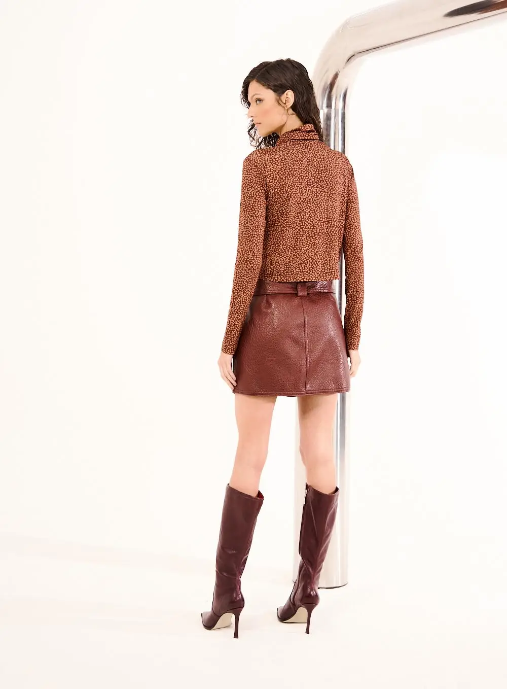 Saia Mini Basic Comfort Em Pu Com Cinto Marrom Terracota 3