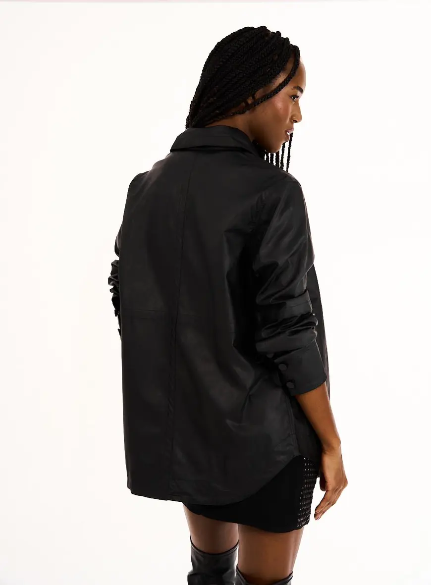 Camisa Feminina Oversized Em Pu Preto 4