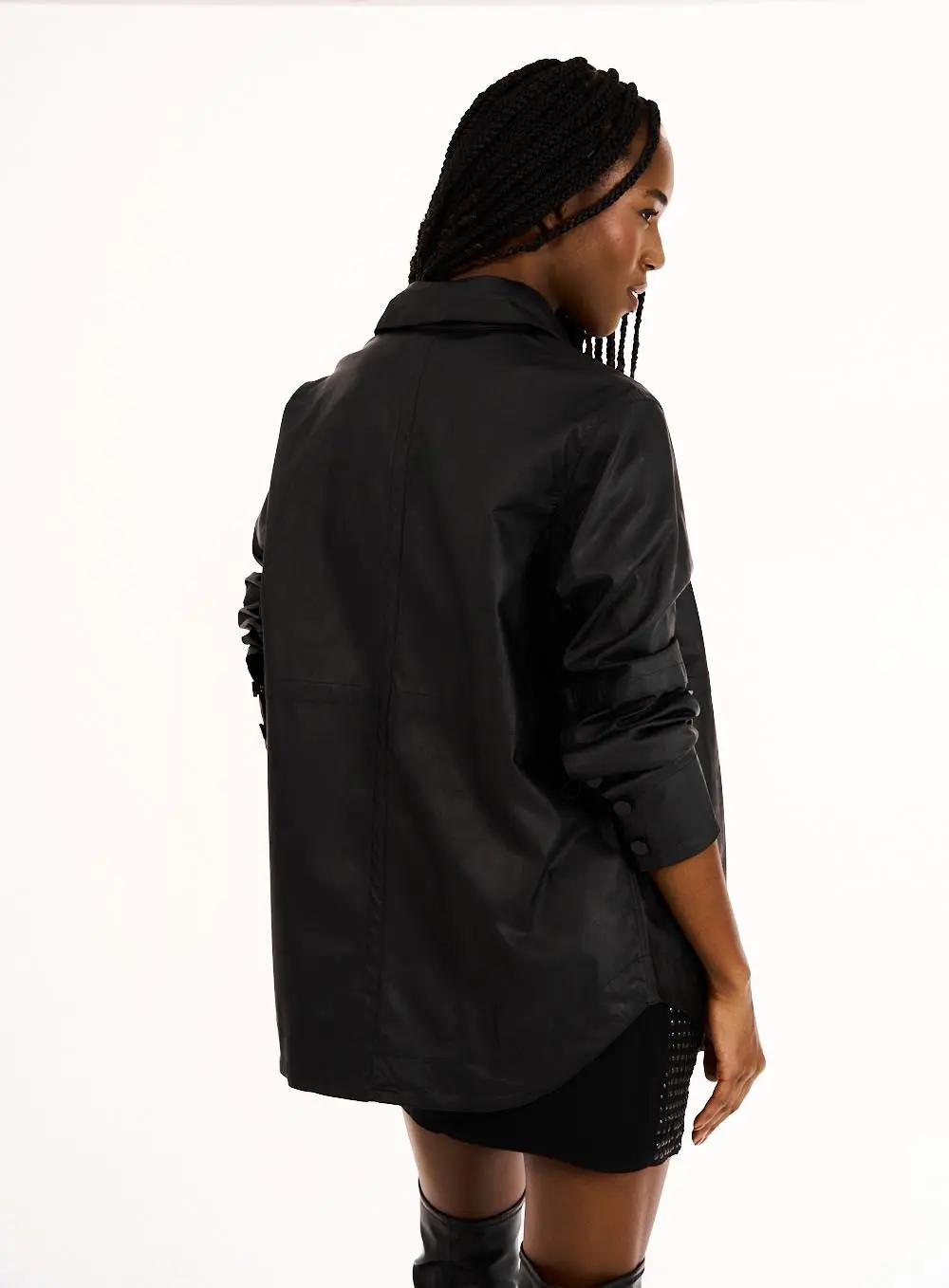 Camisa Feminina Oversized Em Pu Preto 4