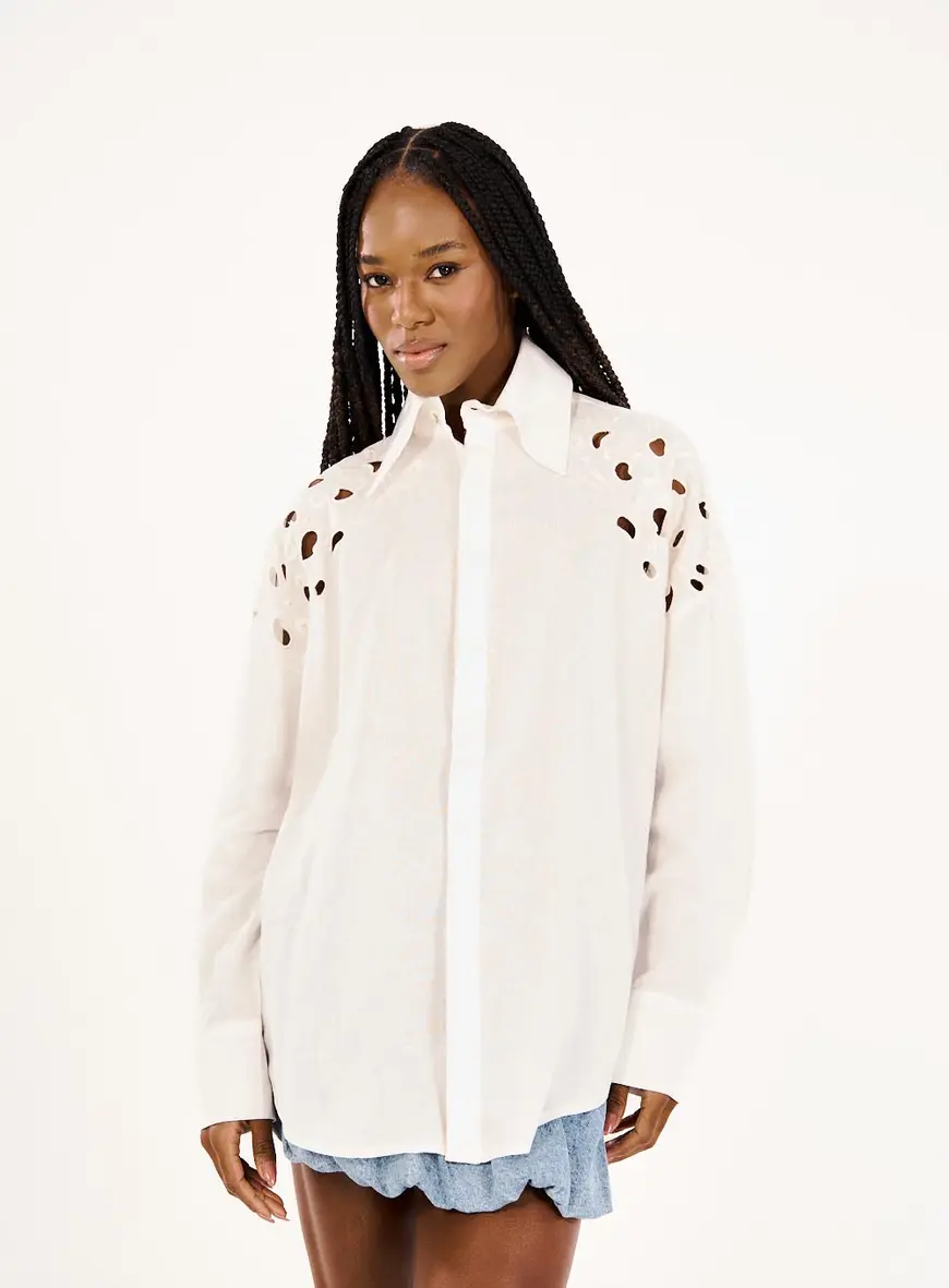 Camisa Feminina Oversized Em Linho Com Bordado Off Shell 1