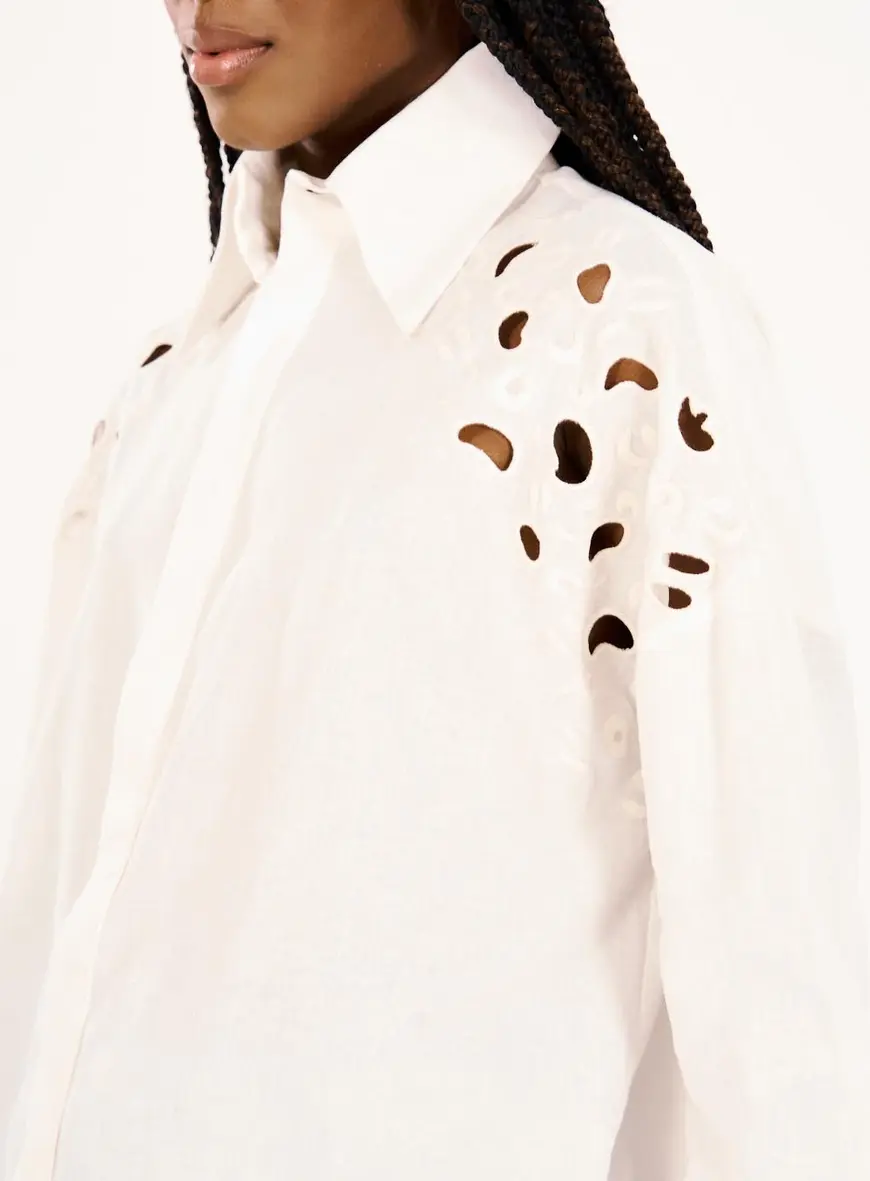 Camisa Feminina Oversized Em Linho Com Bordado Off Shell 2