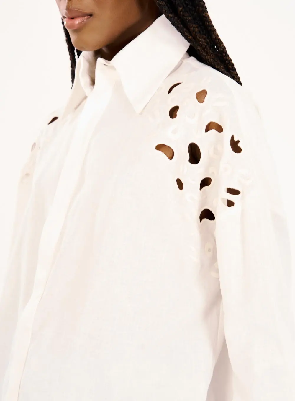 Camisa Feminina Oversized Em Linho Com Bordado Off Shell 2