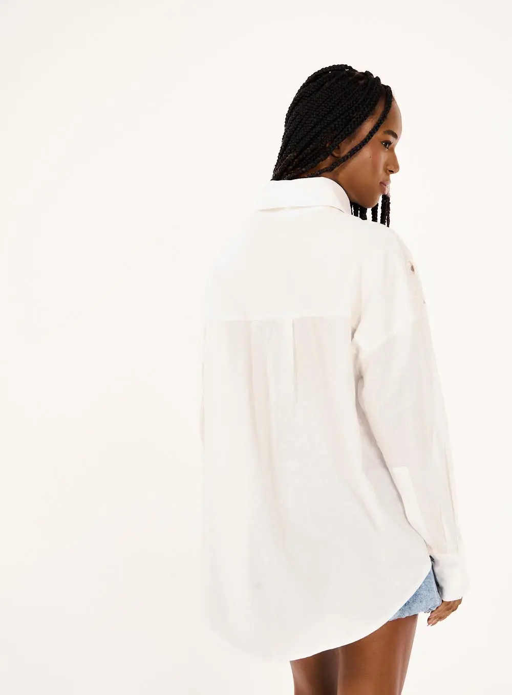Camisa Feminina Oversized Em Linho Com Bordado Off Shell 3