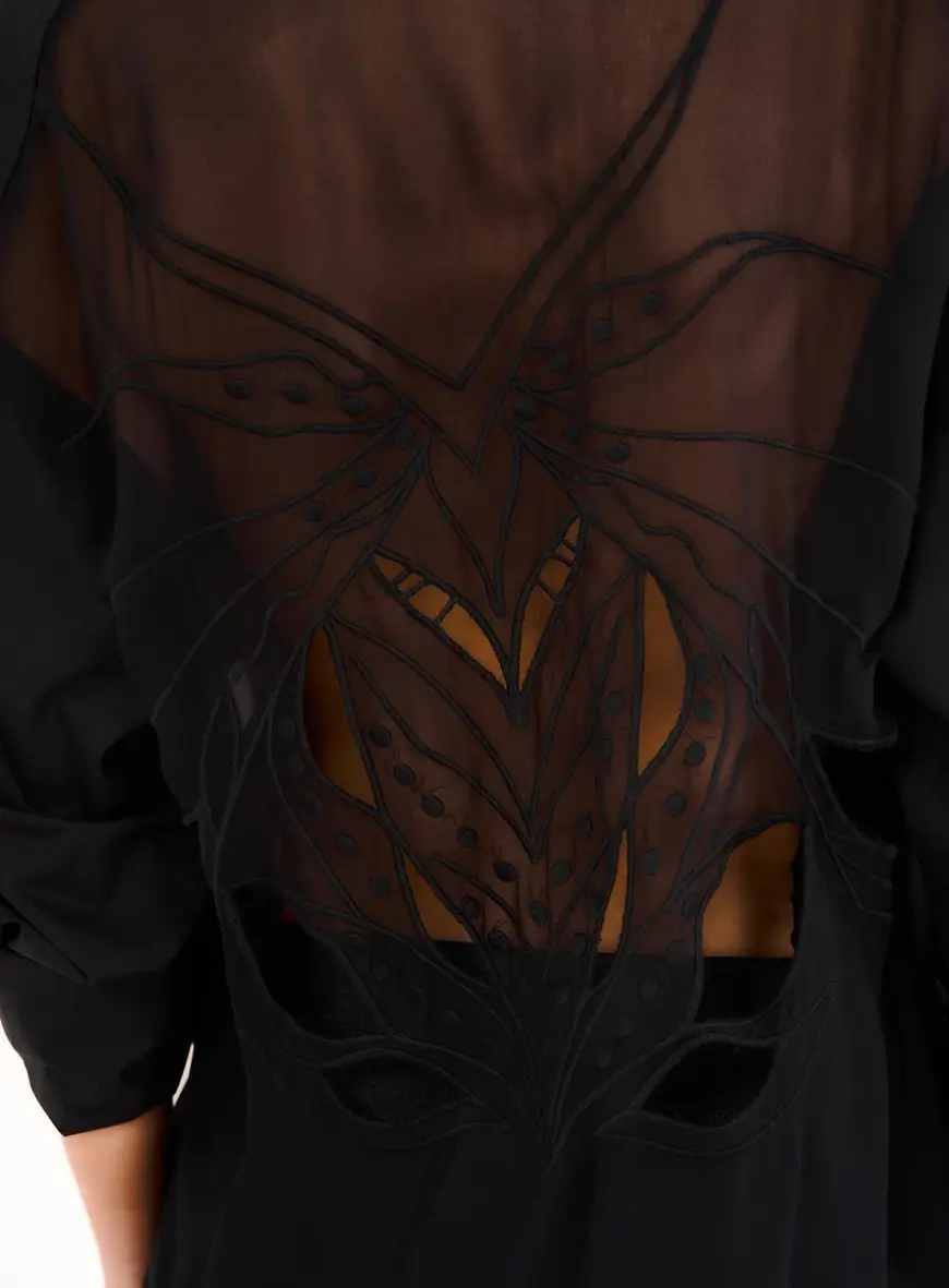 Camisa Feminina Detalhe Costas Preto 2