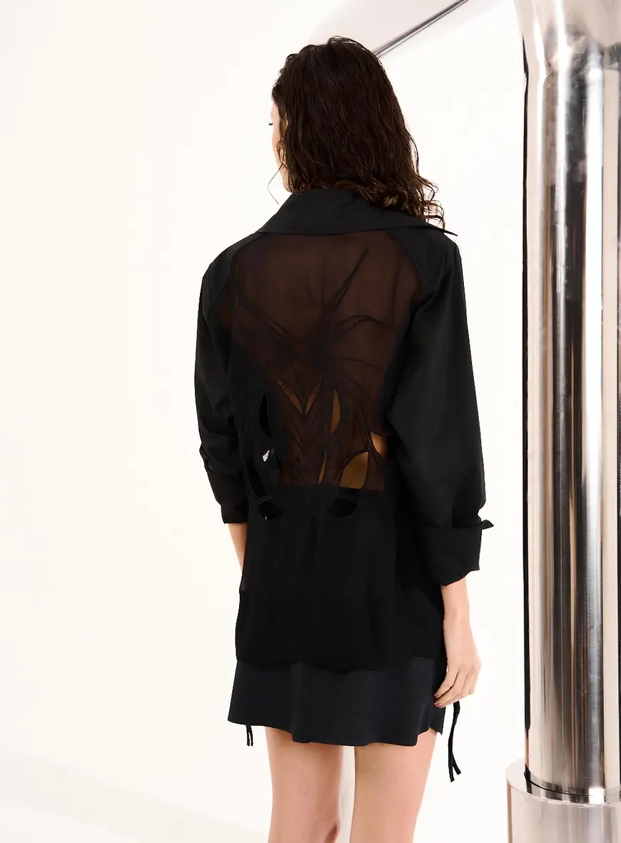 Camisa Feminina Detalhe Costas Preto 4