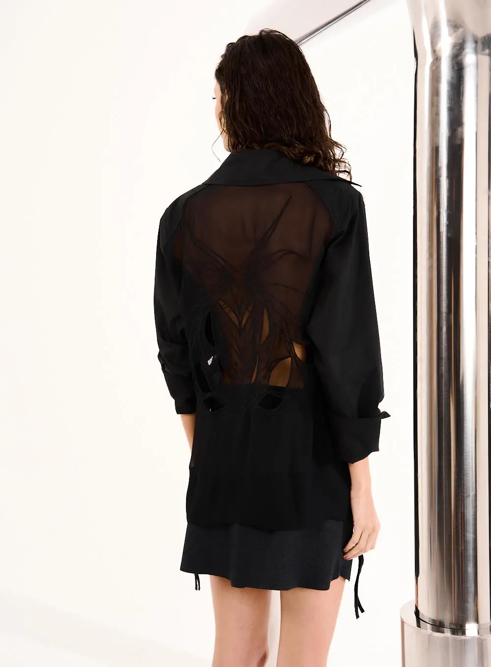 Camisa Feminina Detalhe Costas Preto 4