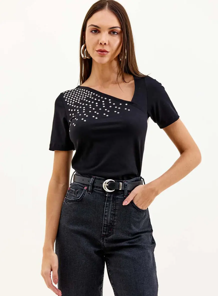 Blusa Feminina Com Aplicação E Decote Assimétrico Preto 1