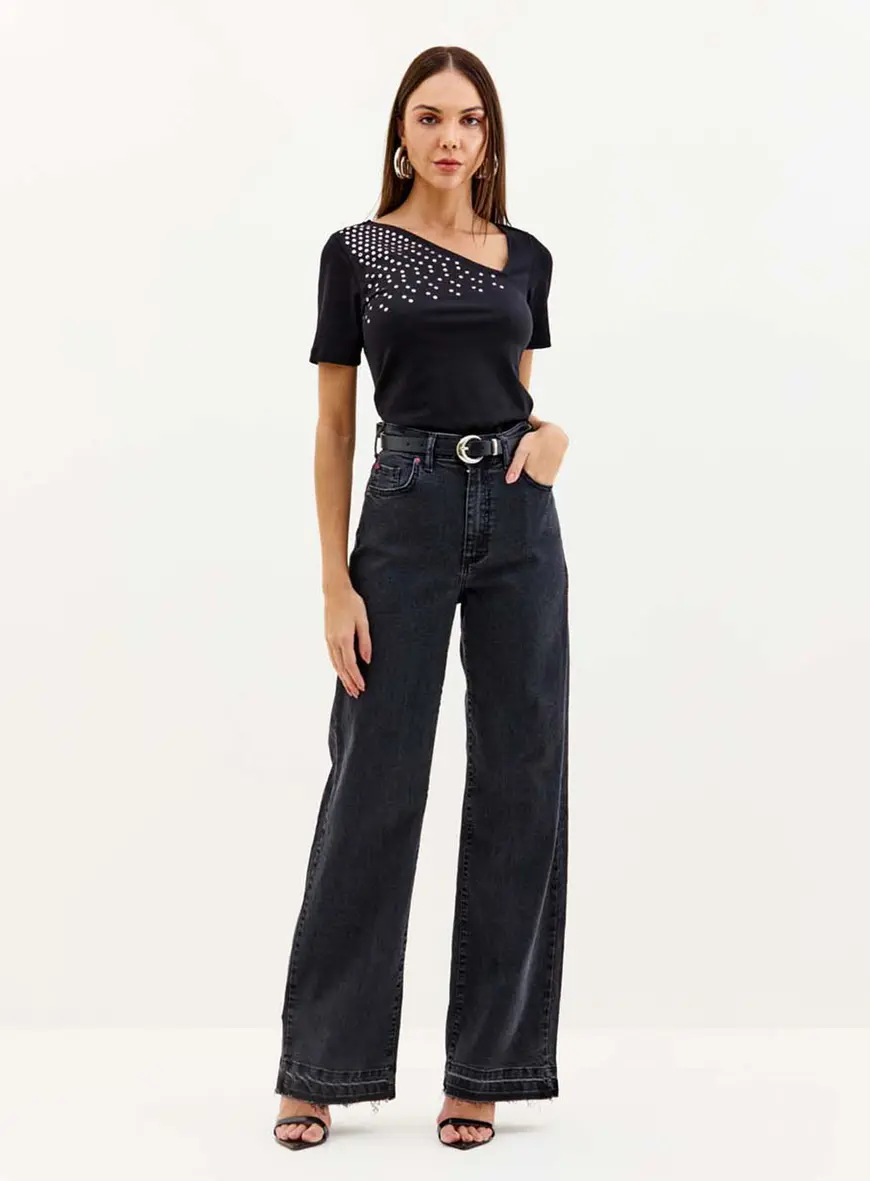 Blusa Feminina Com Aplicação E Decote Assimétrico Preto 2