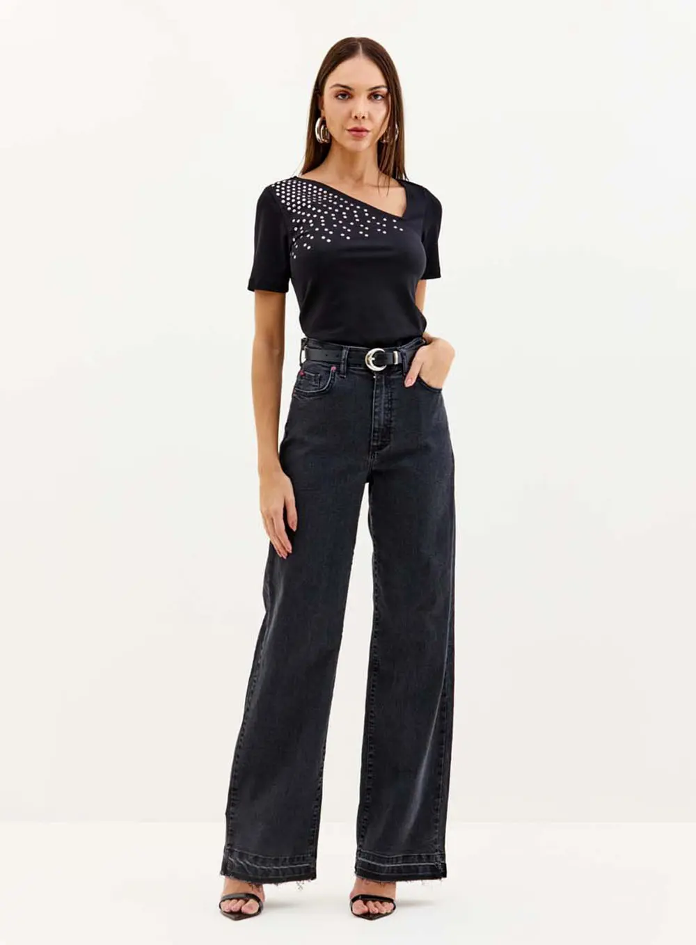 Blusa Feminina Com Aplicação E Decote Assimétrico Preto 2