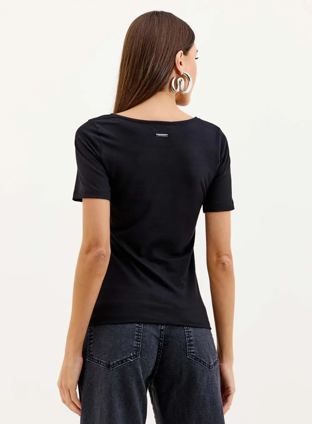 Blusa Feminina Com Aplicação E Decote Assimétrico Preto 4