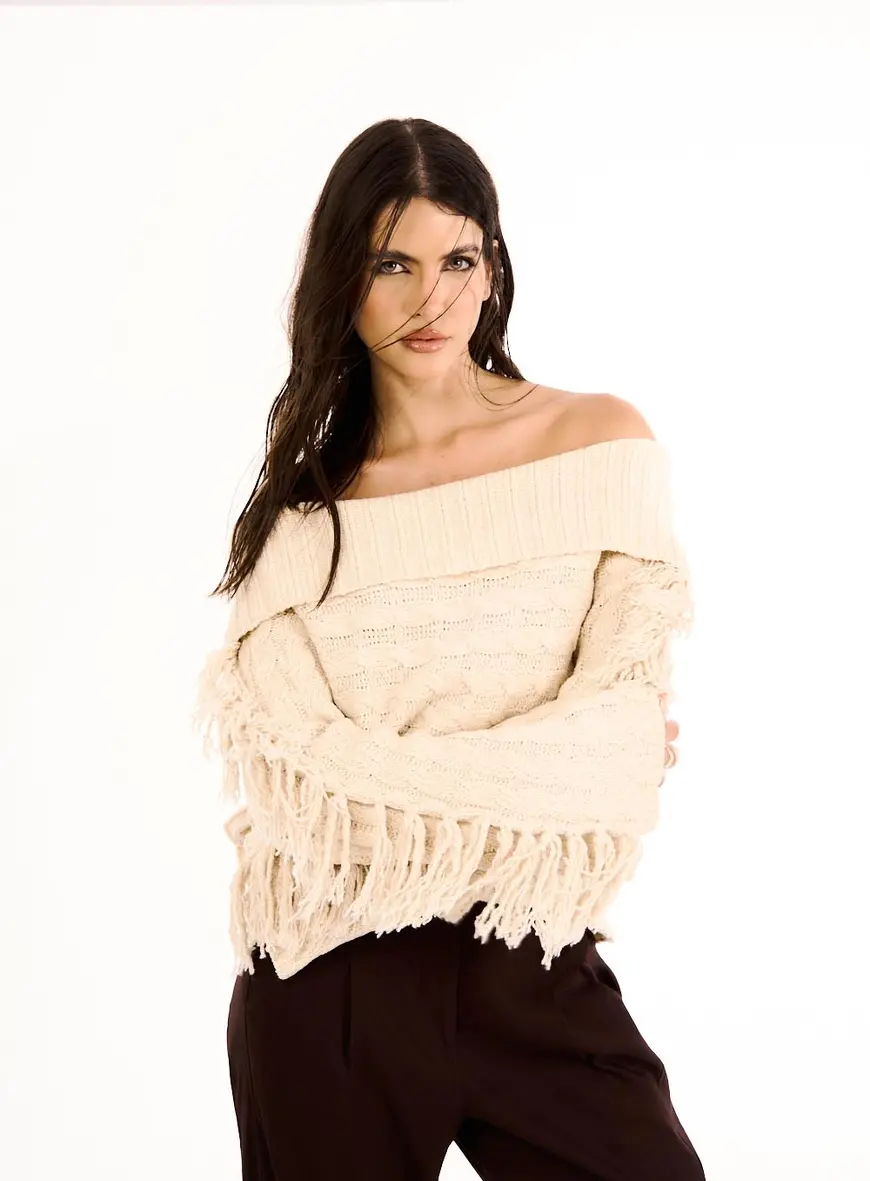 Blusa Feminina Ombro A Ombro Em Tricô Bege 1