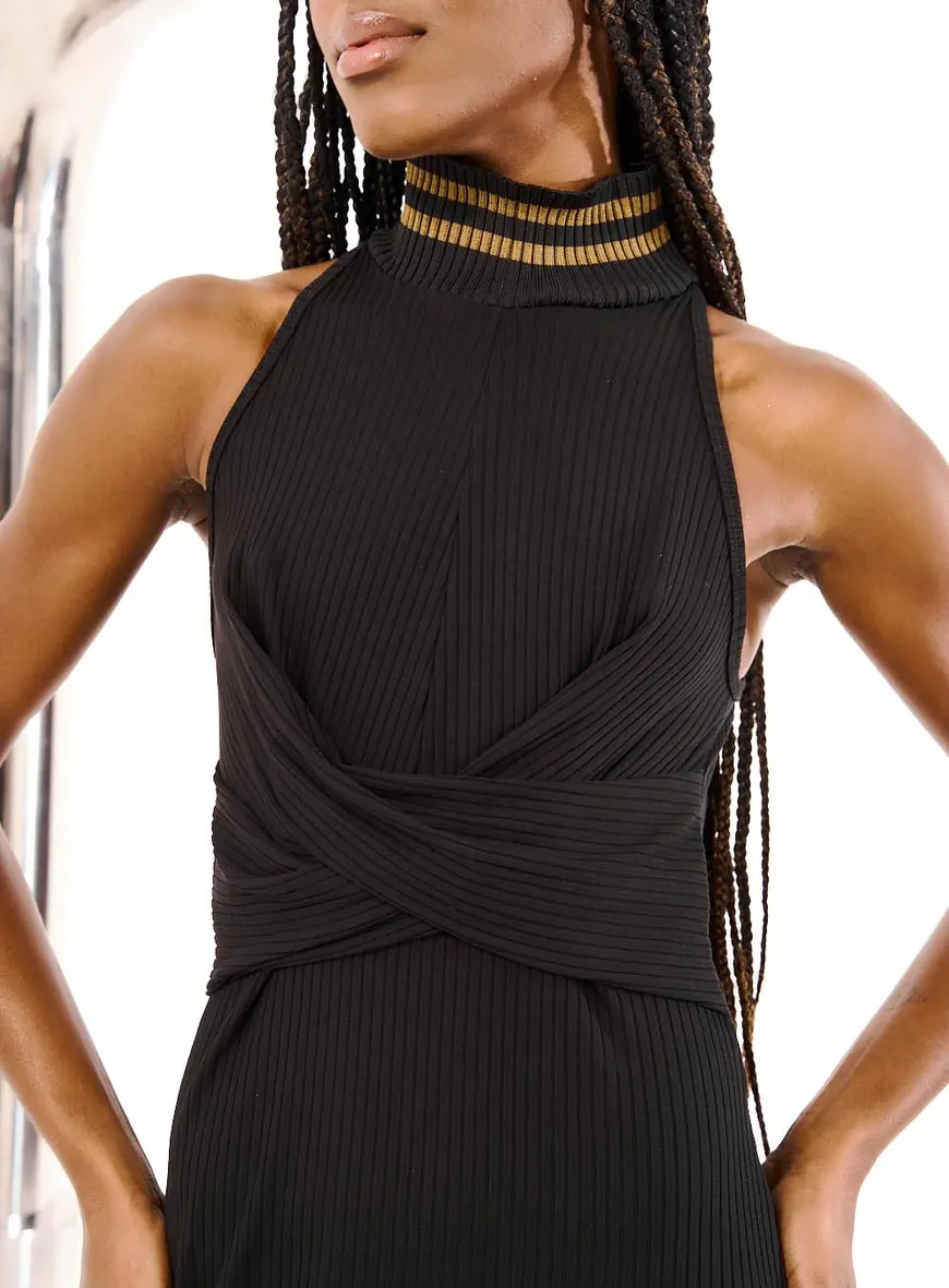Vestido Canelado Gola Alta E Transpasse Frontal Preto 2