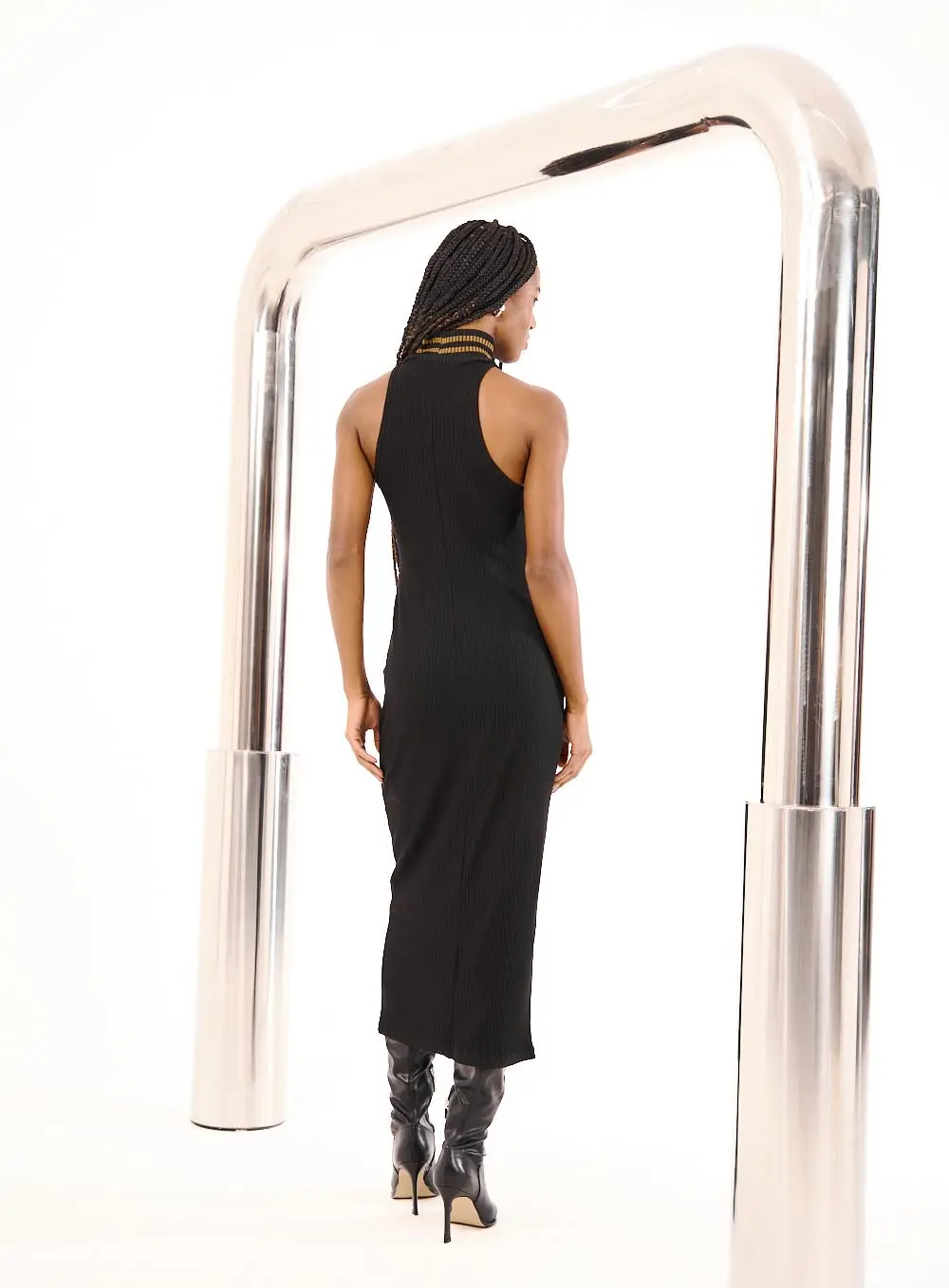 Vestido Canelado Gola Alta E Transpasse Frontal Preto 3