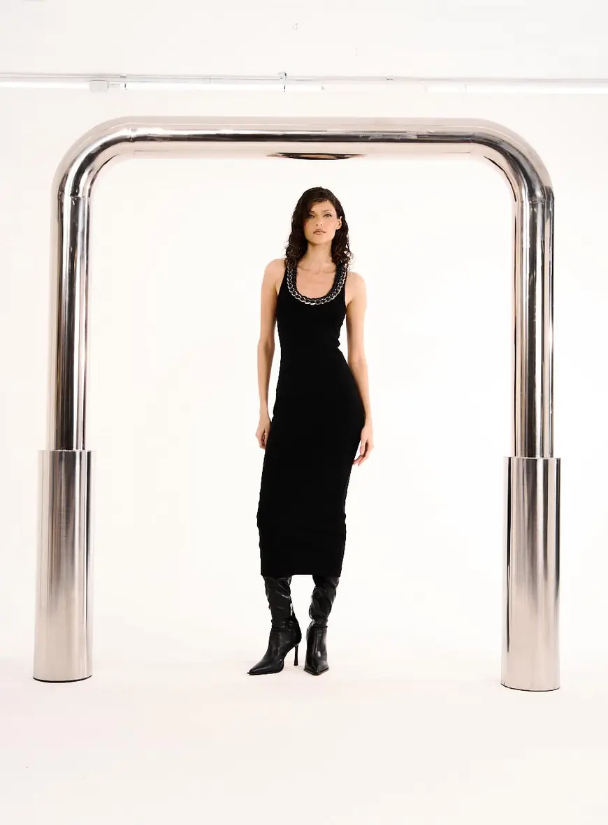 Vestido Canelado Com Detalhe Na Gola Preto 1
