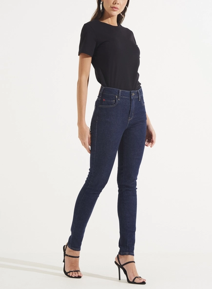 Camiseta Feminina Slim Fit Básica - Fran
