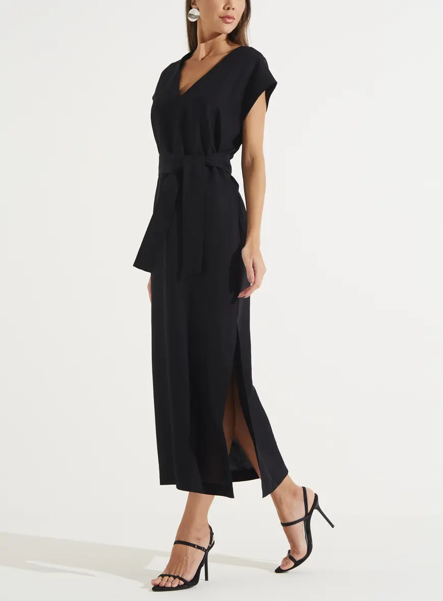Vestido Midi Reto Com Faixa Para Amarração Preto