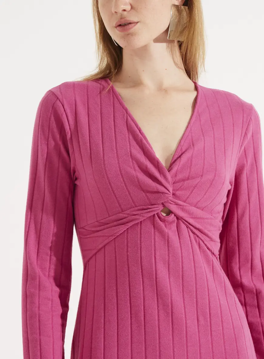 Vestido Canelado Justo Manga Longa Com Torção Rosa Enjoy