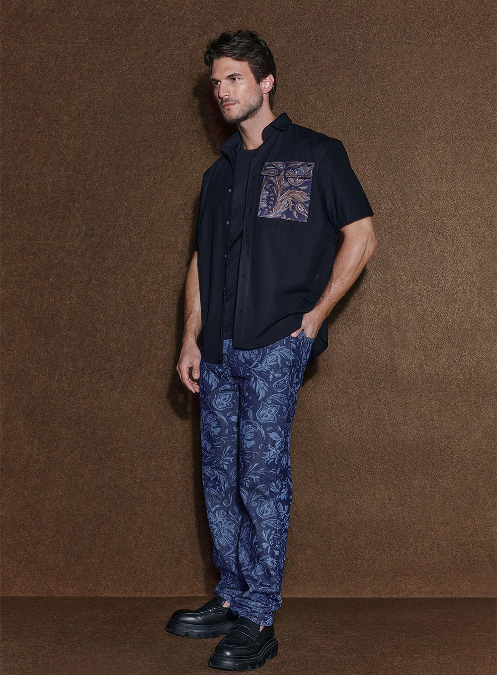 Calça Jeans Estampa Botânica Noturna Índigo