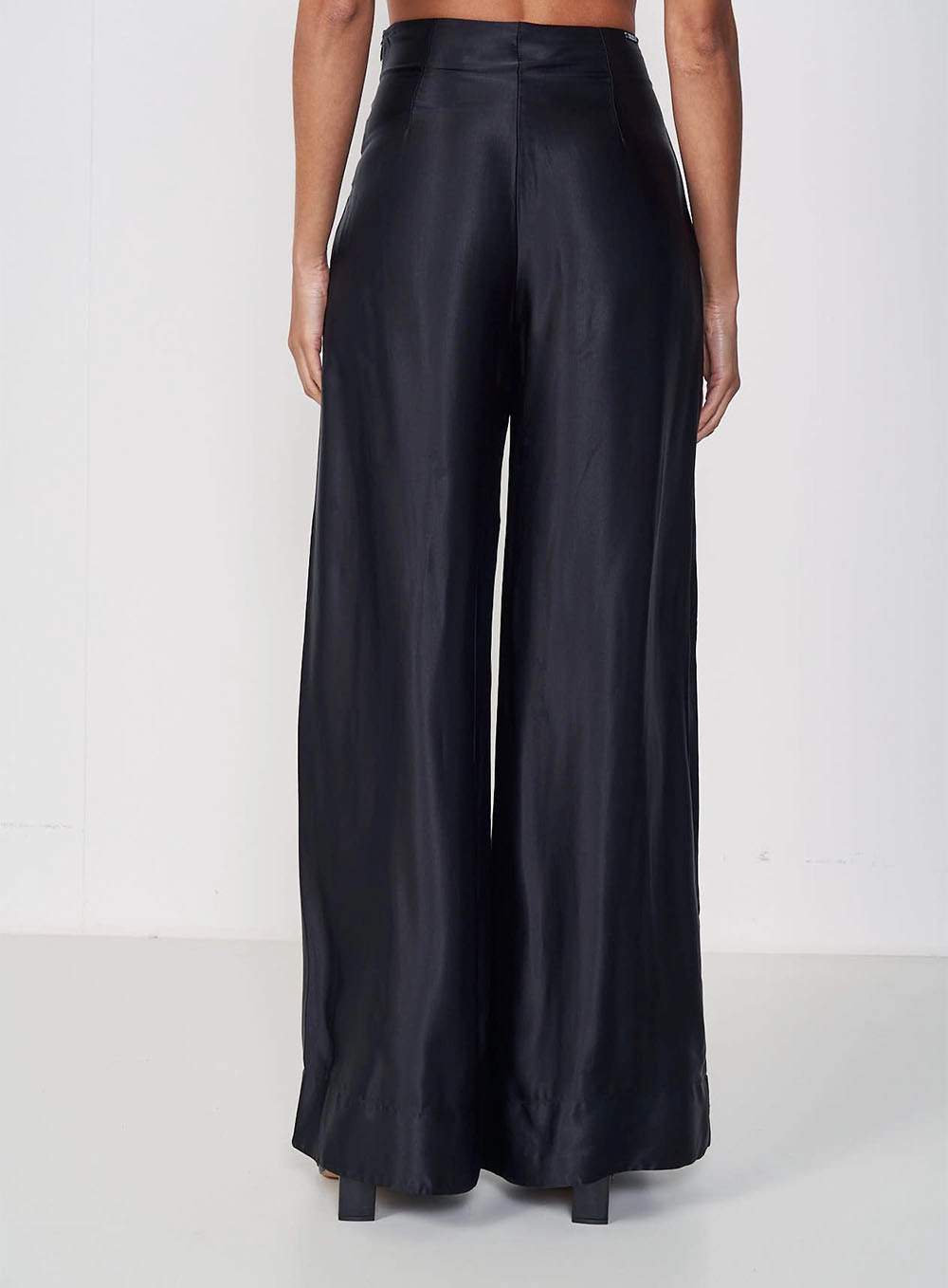 Calça Feminina Pantalona Acetinada Preto