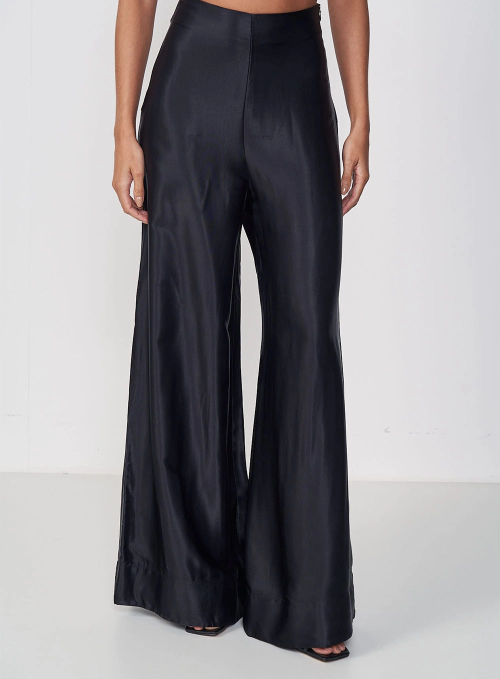 Calça Feminina Pantalona Acetinada Preto