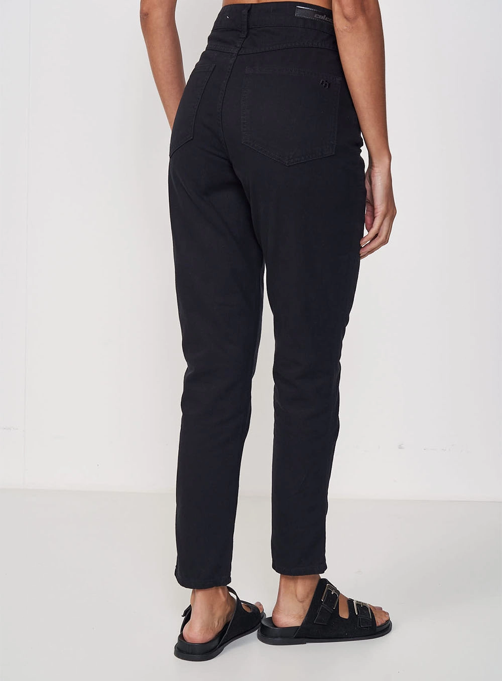 Calça Feminina Sarja Mom - Bruna Preto