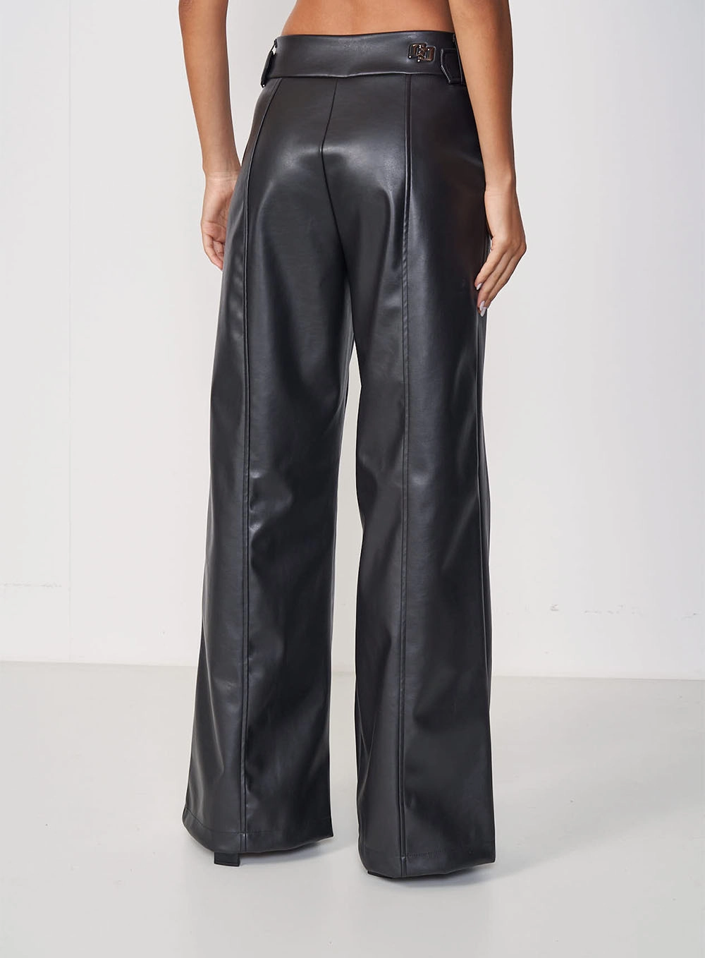 Calça Feminina Wide Leg Em Tecido Sintético Preto