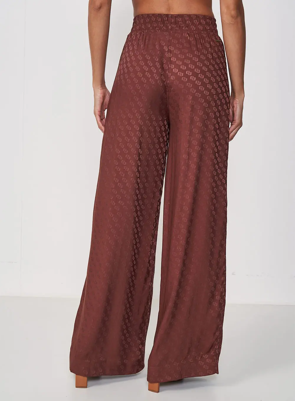 Calça Feminina Pantalona Em Jacquard Acetinado Marrom