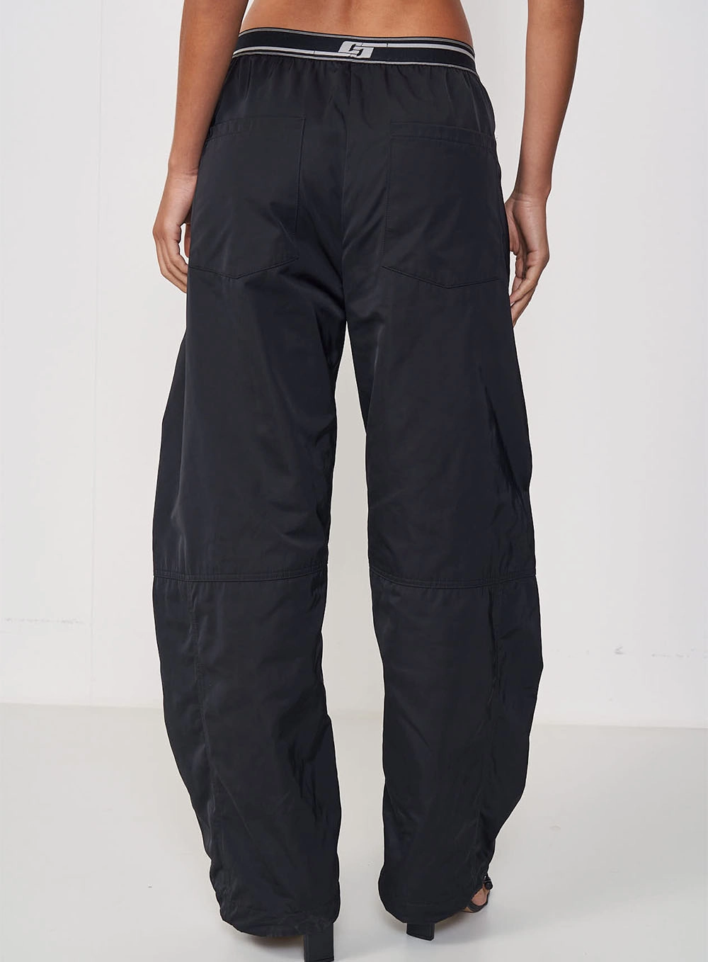 Calça Feminina Nylon Cargo Ampla Preto