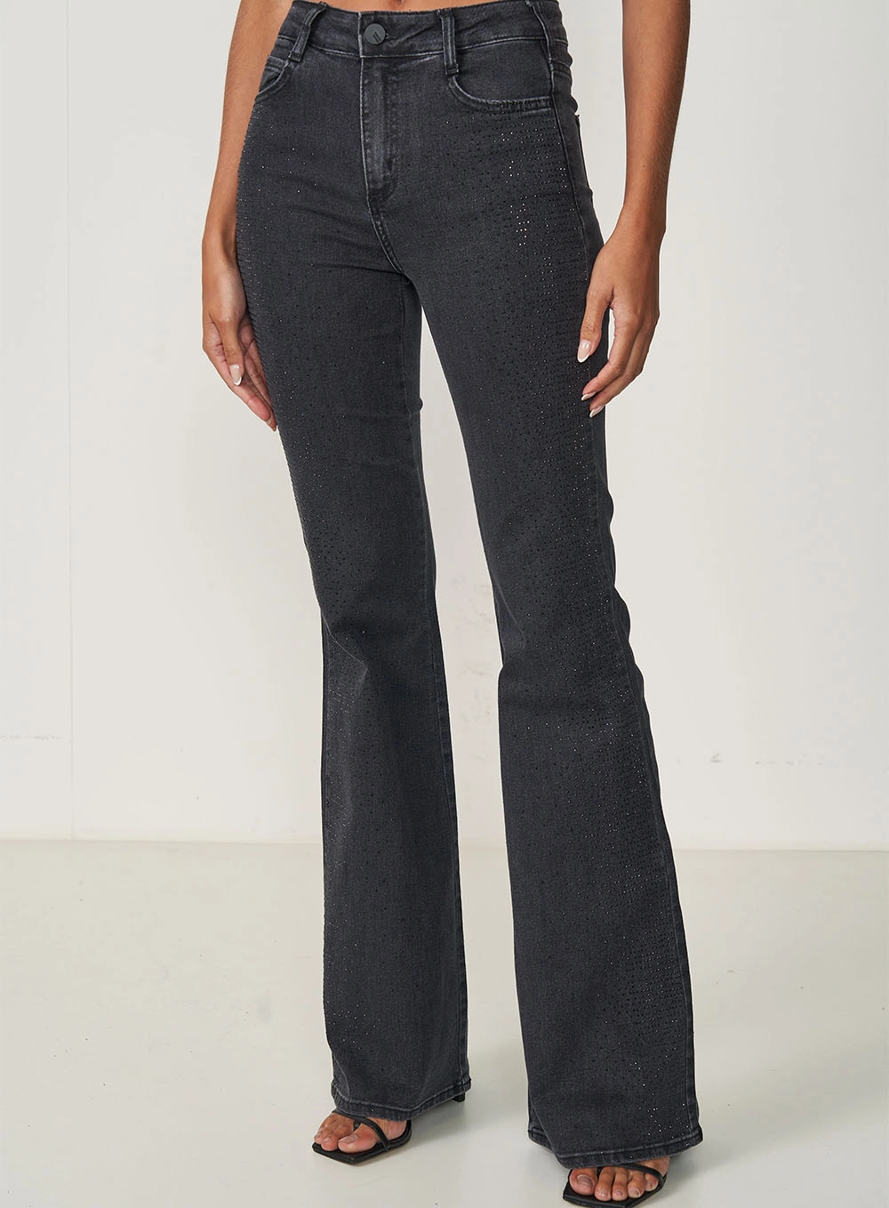 Calça Feminina Jeans Flare Com Aplicação - Bia Indigo Preto