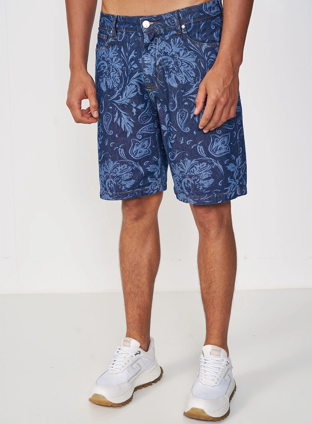 Bermuda Jeans Estampa Botânica Noturna Índigo