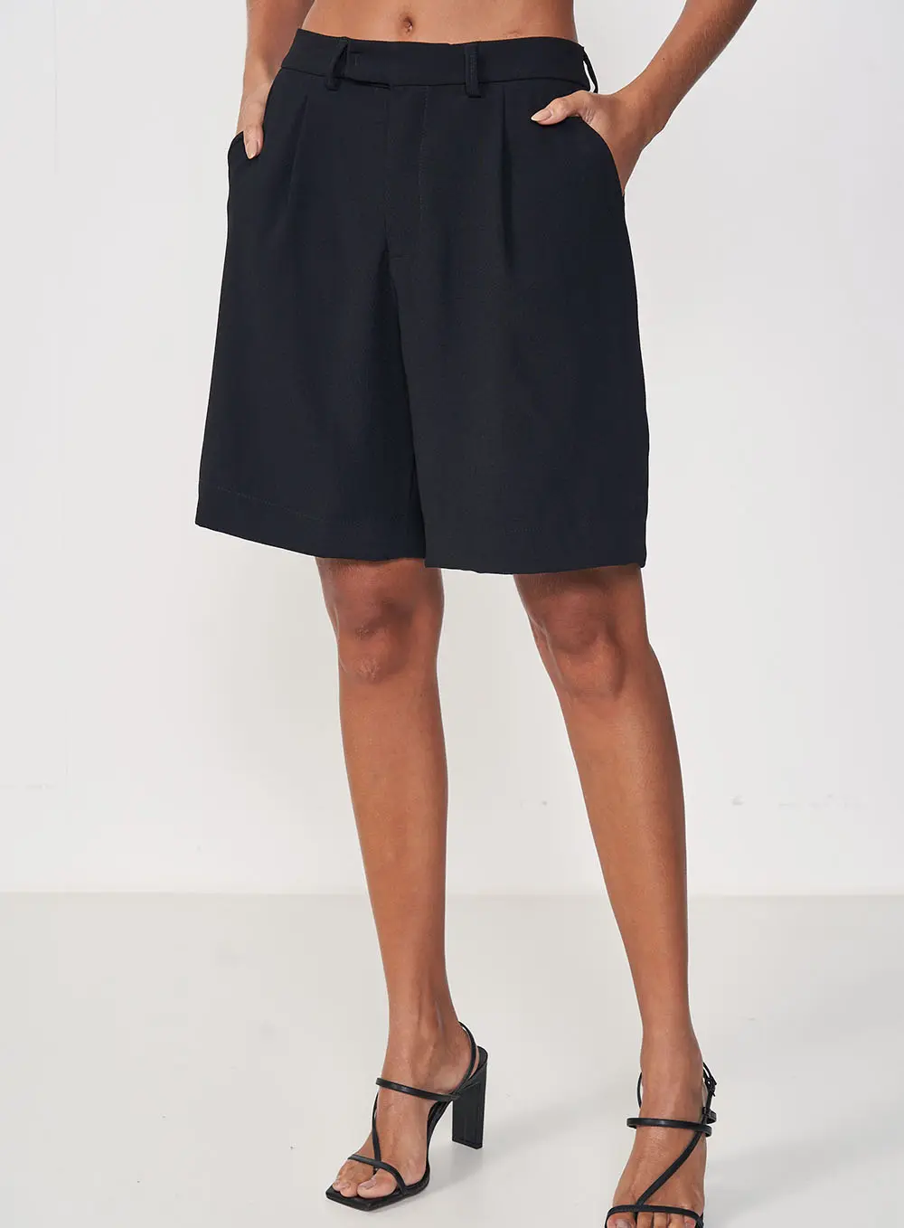Bermuda Feminina De Alfaiataria - Jade Preto