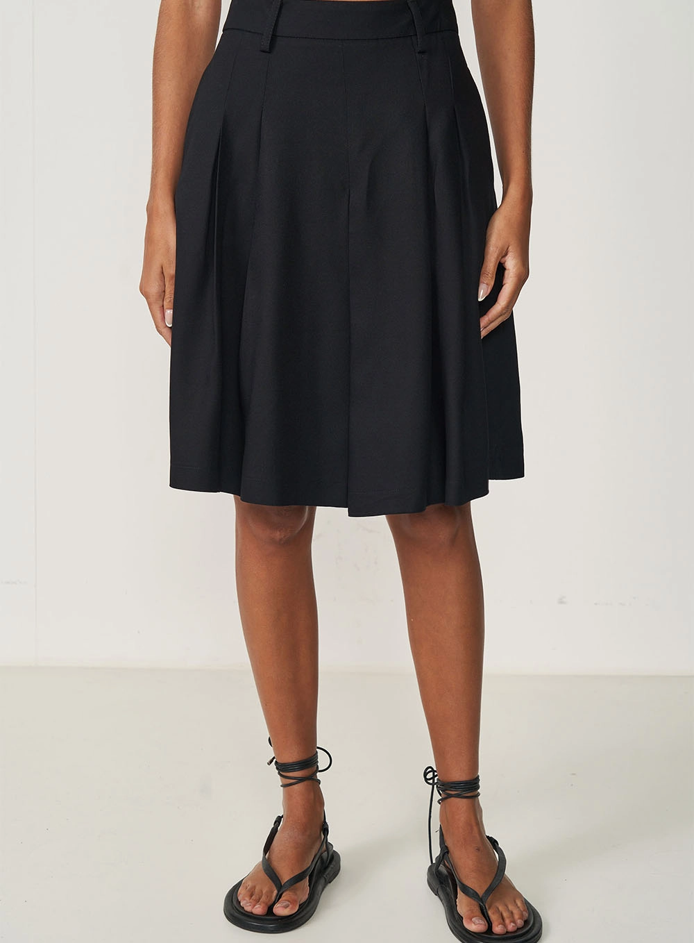 Bermuda Alfaiataria Feminina Ampla Preto