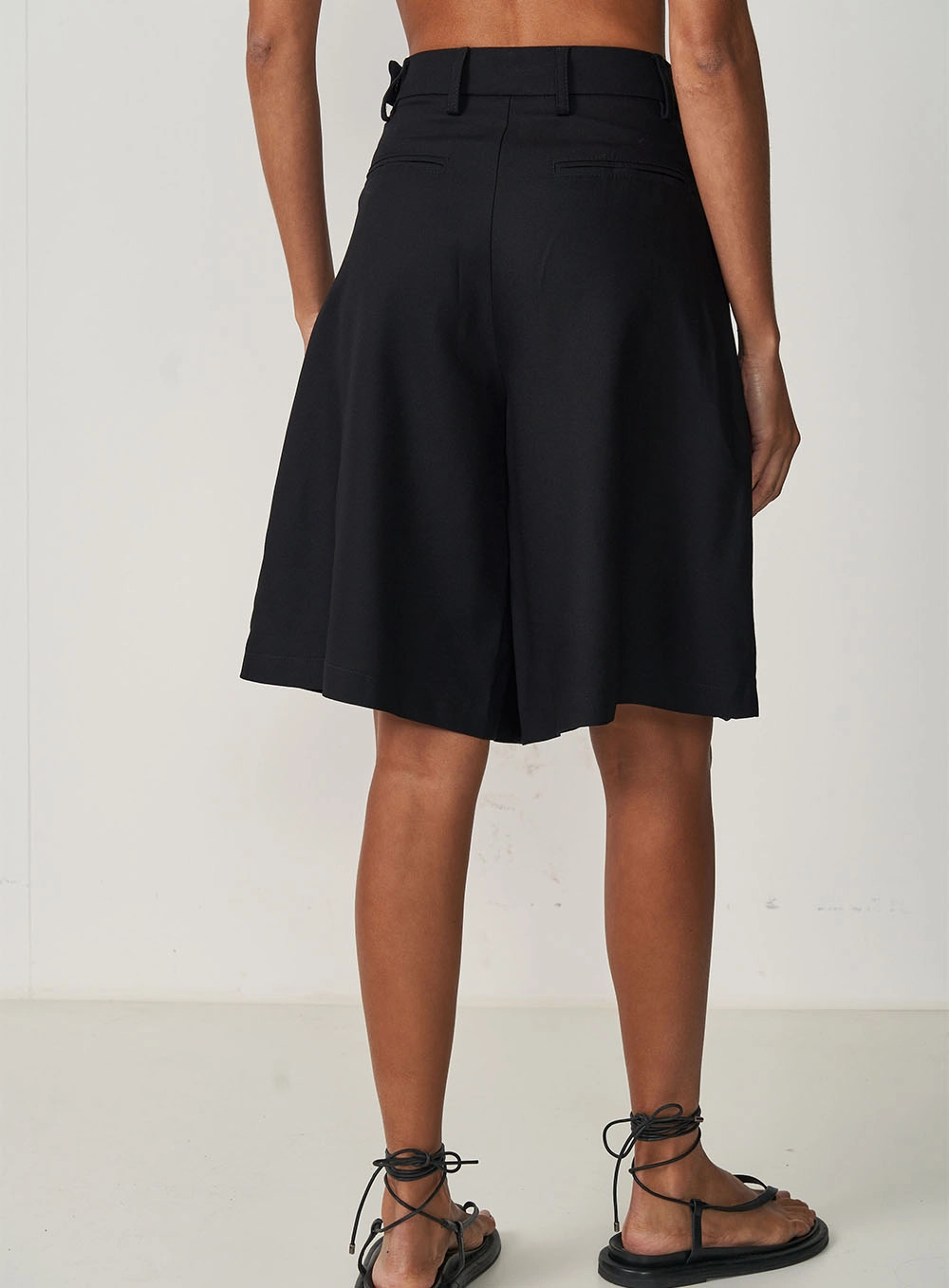 Bermuda Alfaiataria Feminina Ampla Preto