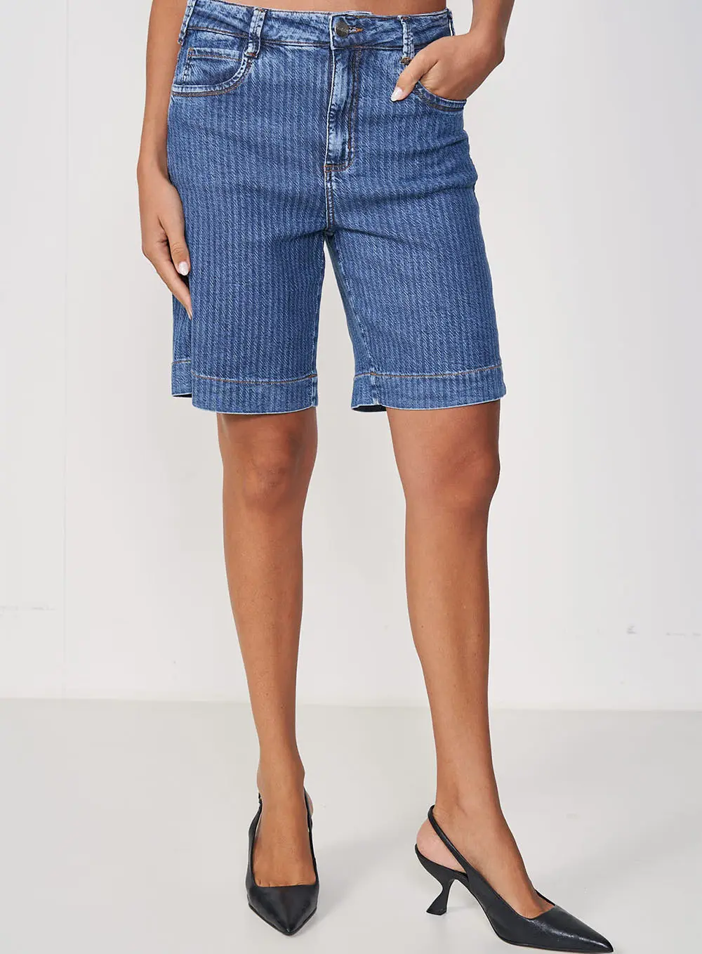 Bermuda Jeans Feminina Com Textura Índigo