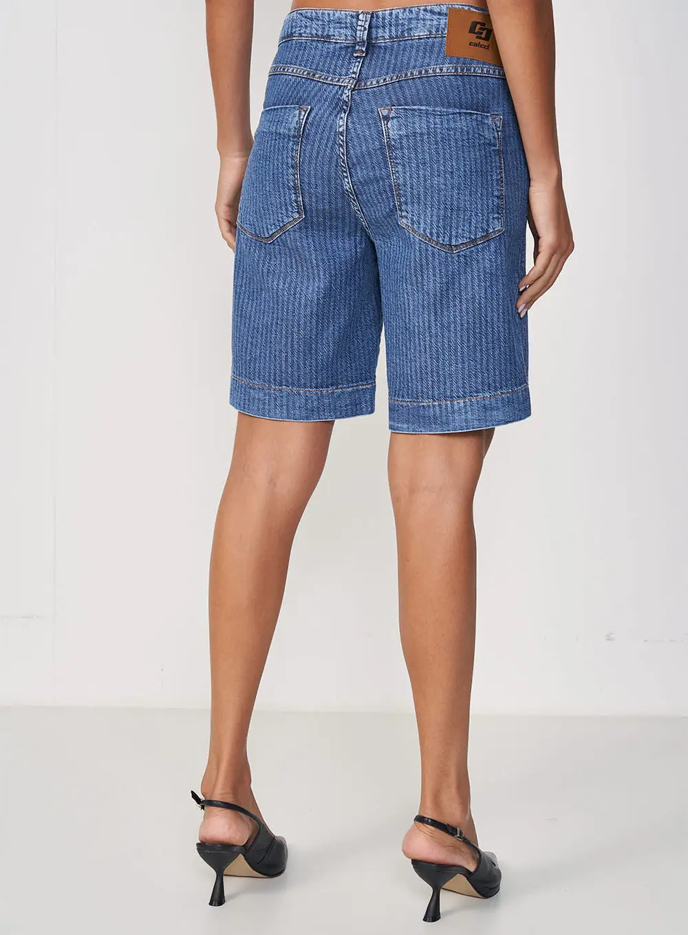 Bermuda Jeans Feminina Com Textura Índigo