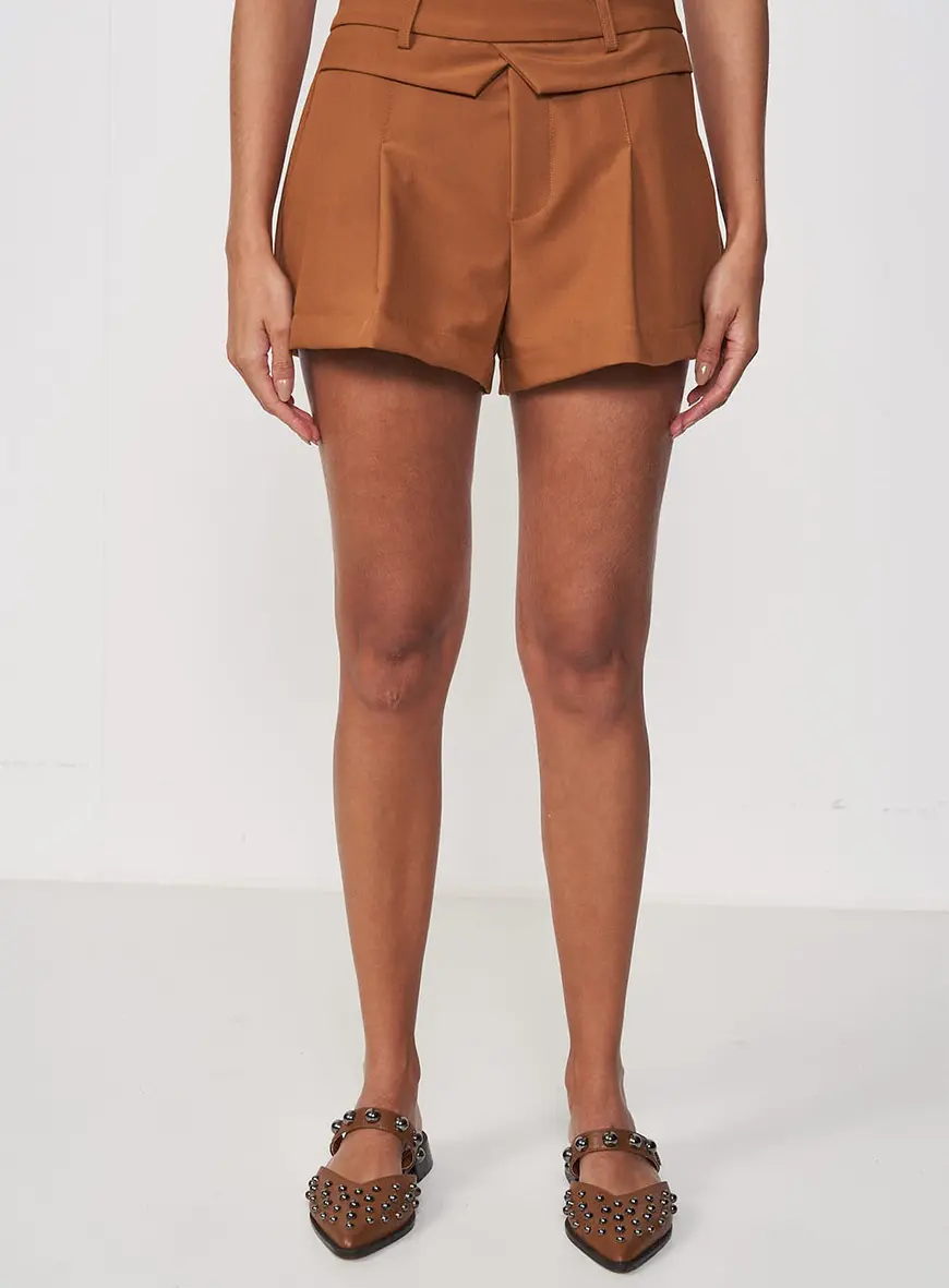 Short De Cintura Alta Com Pregas