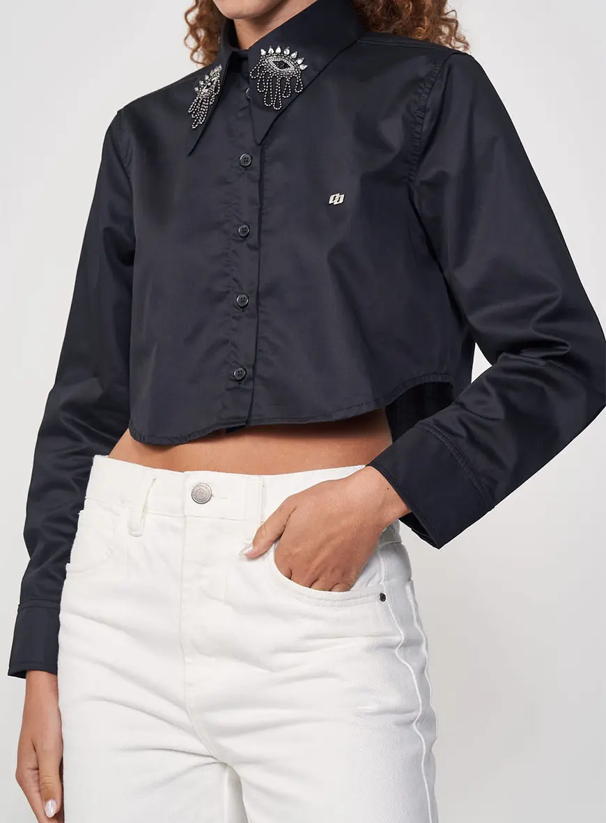 Camisa Cropped Com Gola Bordada