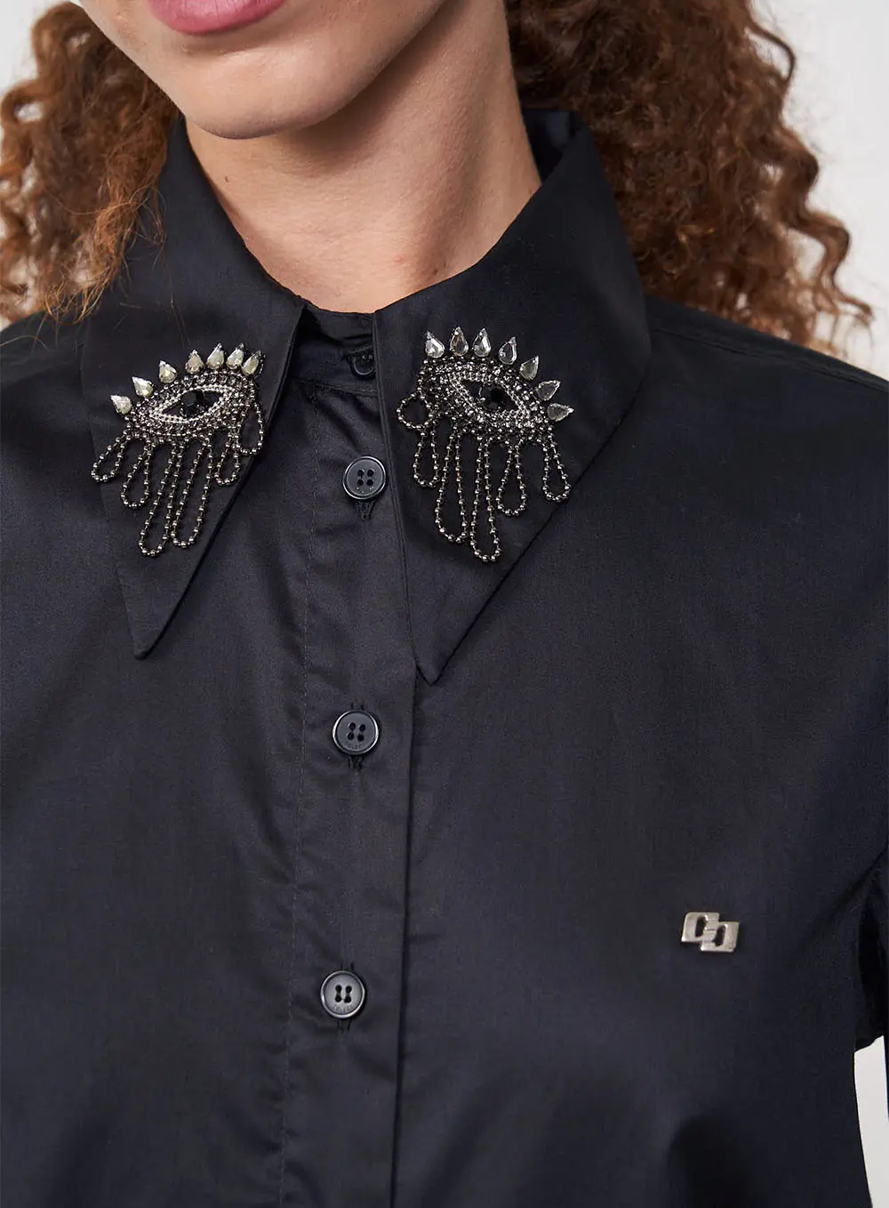 Camisa Cropped Com Gola Bordada Preto
