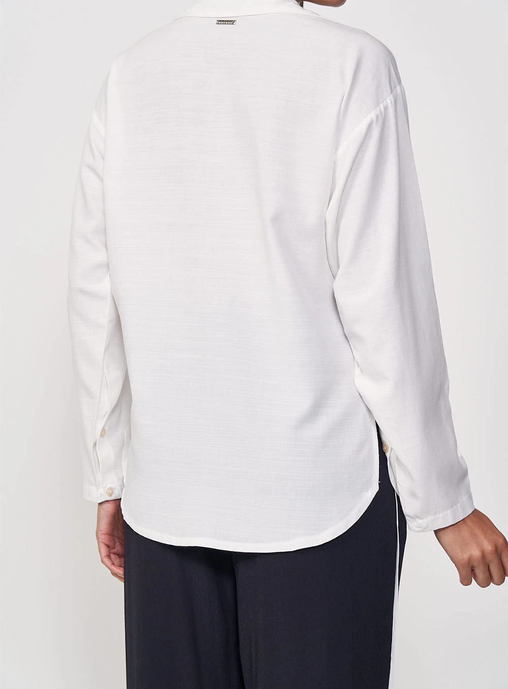 Camisa Feminina Alfaiataria Reta Manga Longa Off Shell