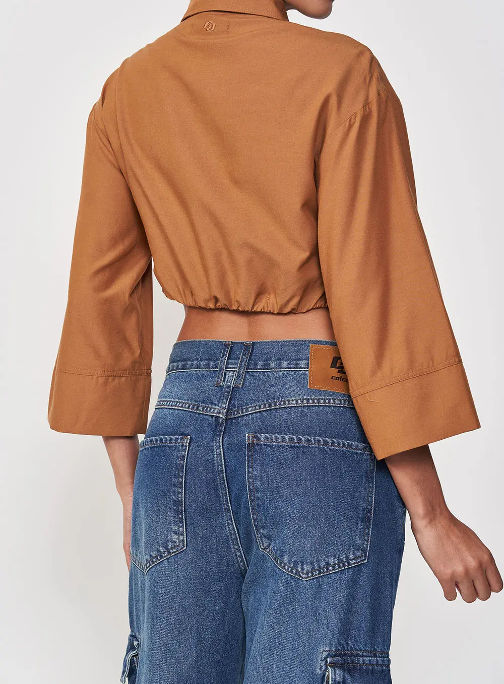 Camisa Feminina Reta Encurtada Com Mangas Amplas Marrom Evermore