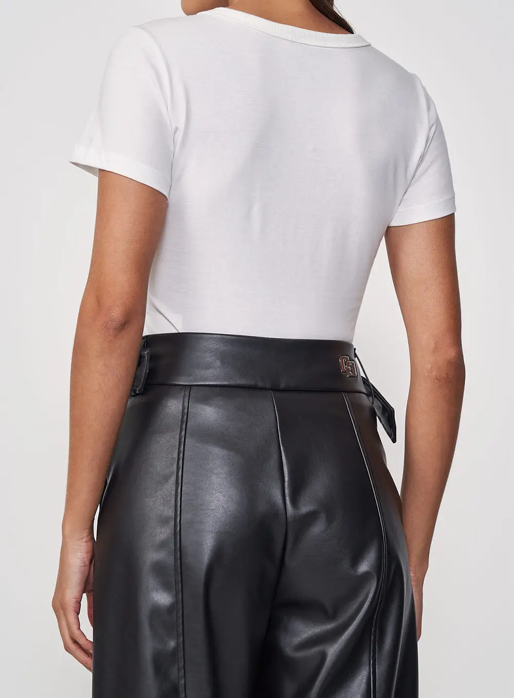 Camiseta Feminina Ajustada Com Estampa Off Shell