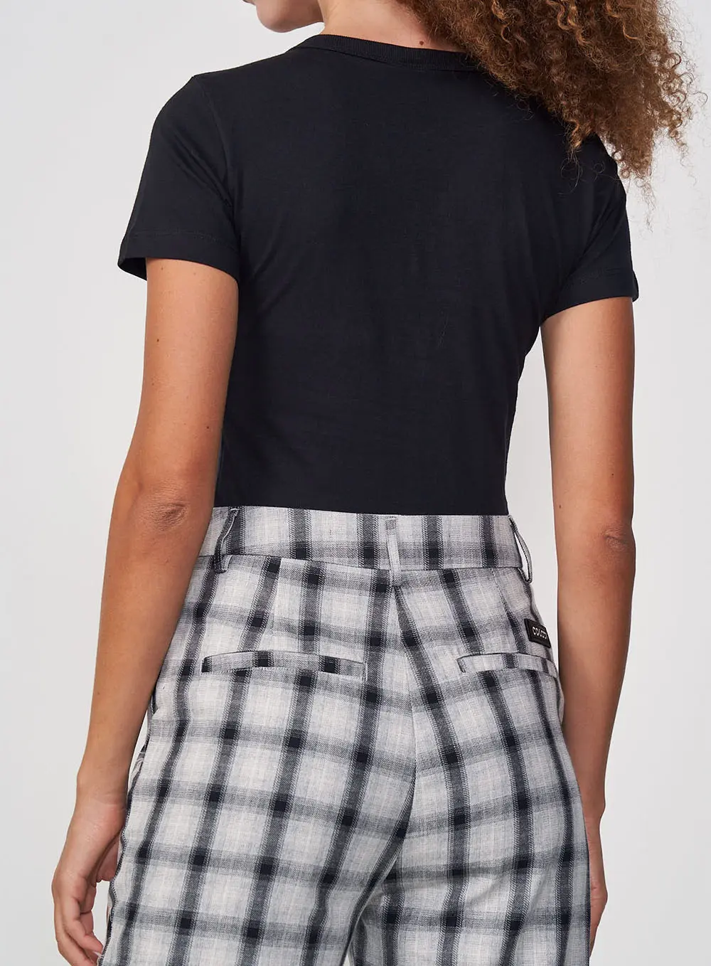 Camiseta Feminina Justa Com Estampa Em Brilho Preto