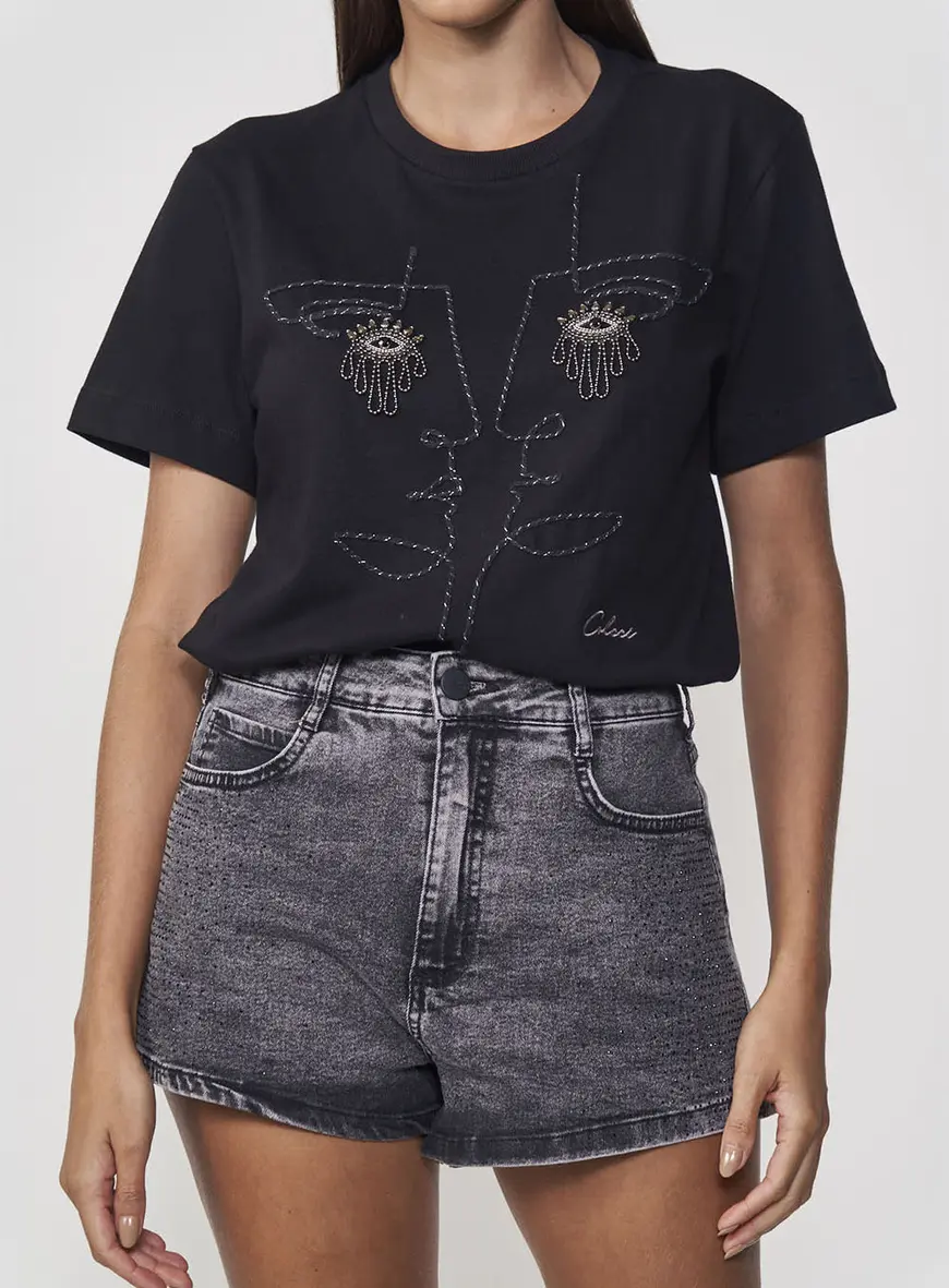 Camiseta Bordada Com Aplicação